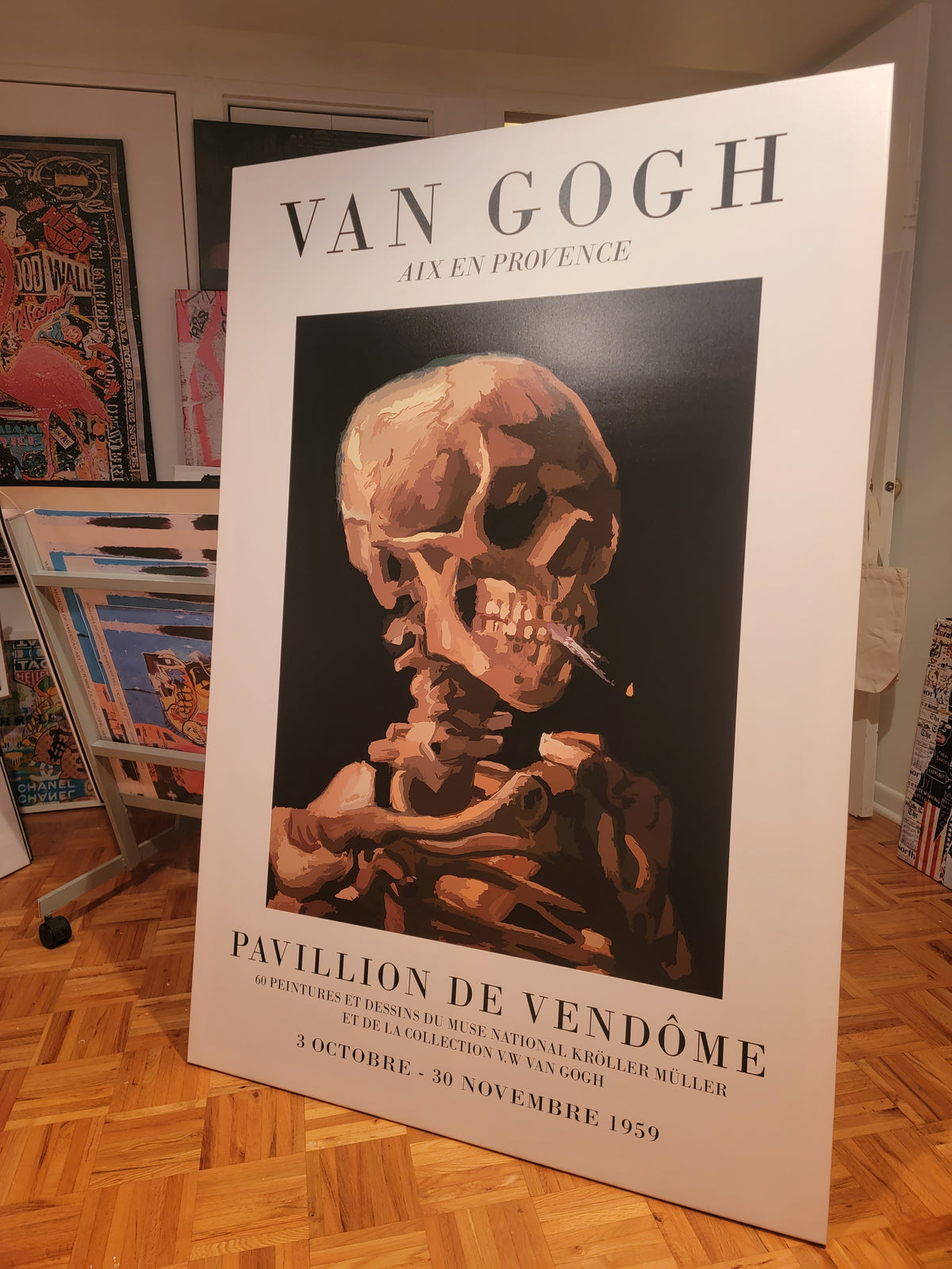 Tête de squelette fumant une cigarette – Affiche style exposition Van Gogh