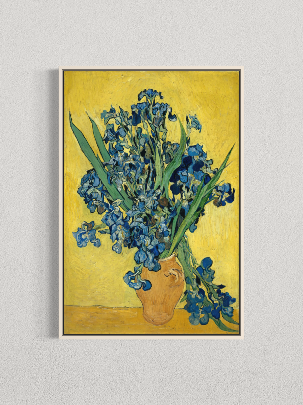 Iris bleus sur fond jaune – Affiche d’art postimpressionniste