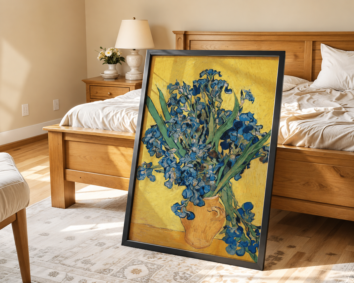 Iris bleus sur fond jaune – Affiche d’art postimpressionniste
